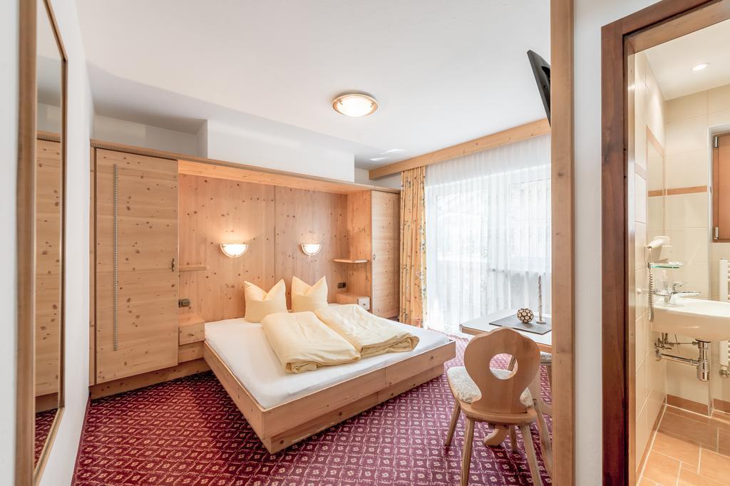 Ferienhaus Apart Sonnzeit Сьолден Стая снимка