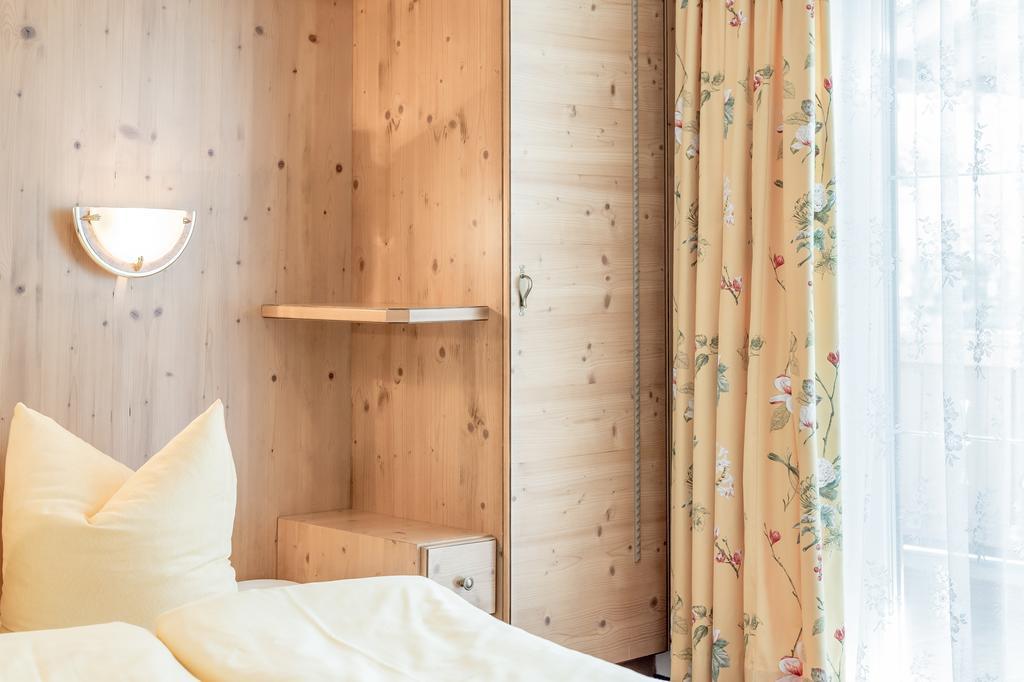 Ferienhaus Apart Sonnzeit Сьолден Стая снимка