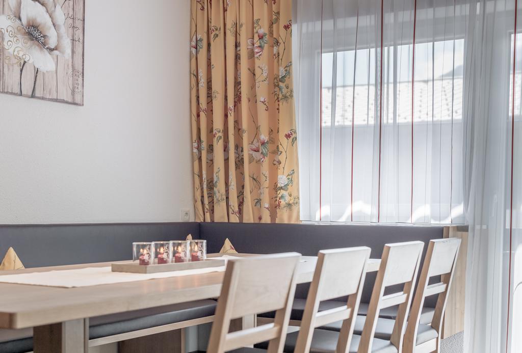 Ferienhaus Apart Sonnzeit Сьолден Стая снимка