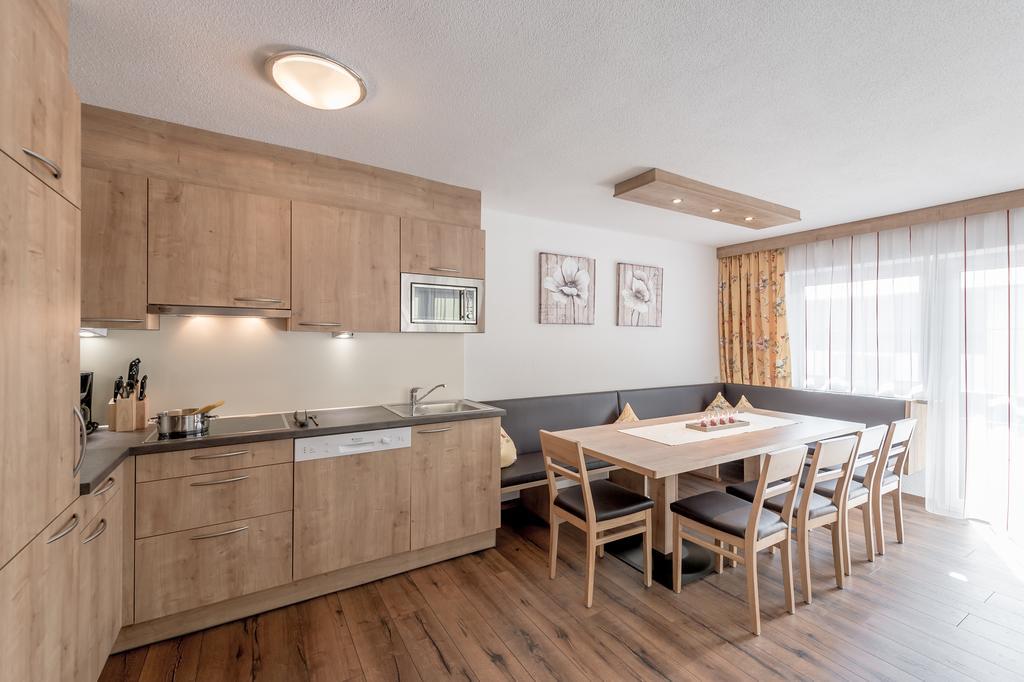 Ferienhaus Apart Sonnzeit Сьолден Стая снимка